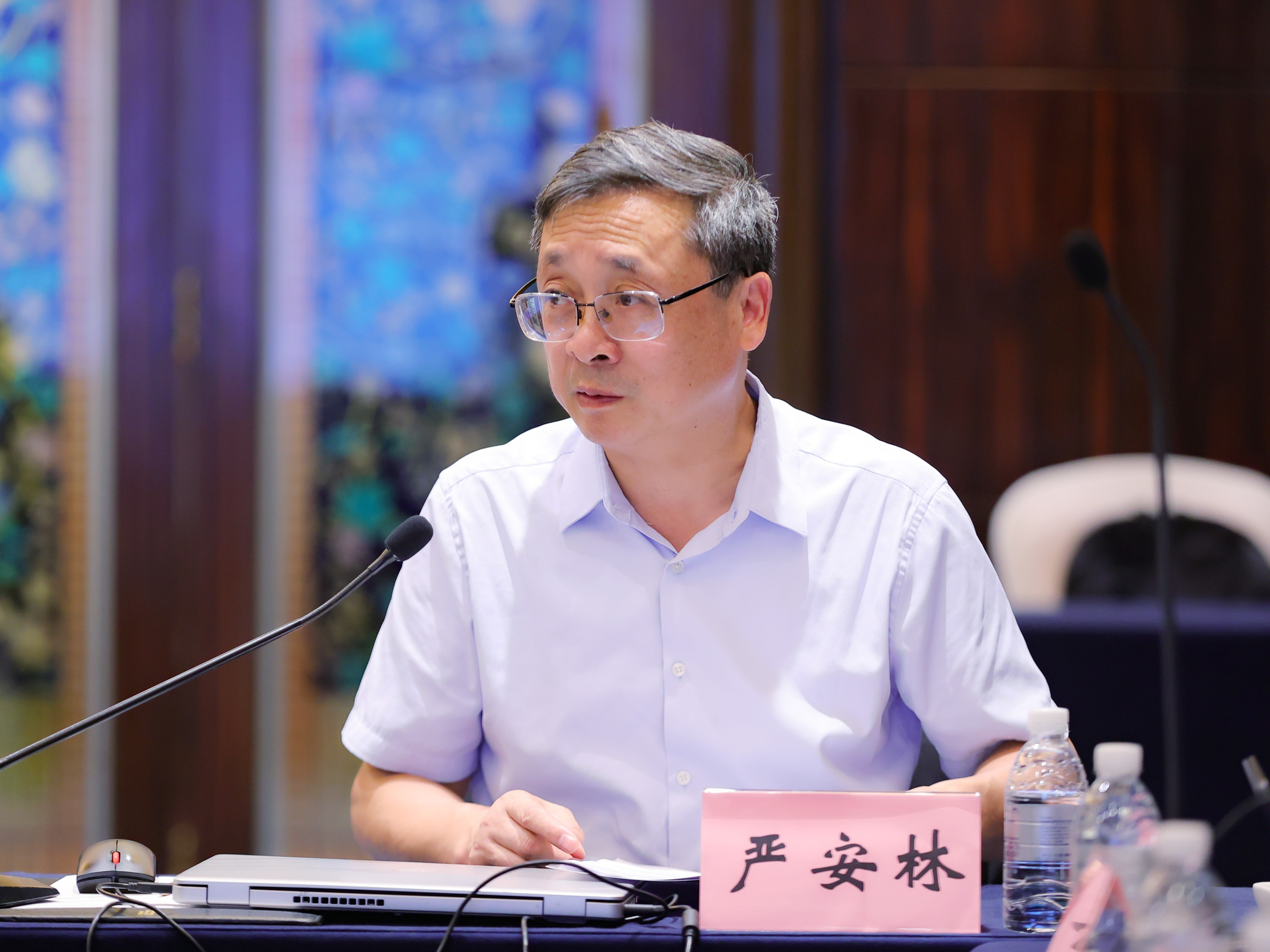严安林1.jpg