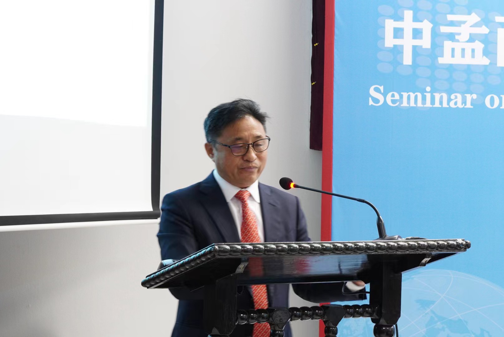 734665712.jpg 734665712.jpg