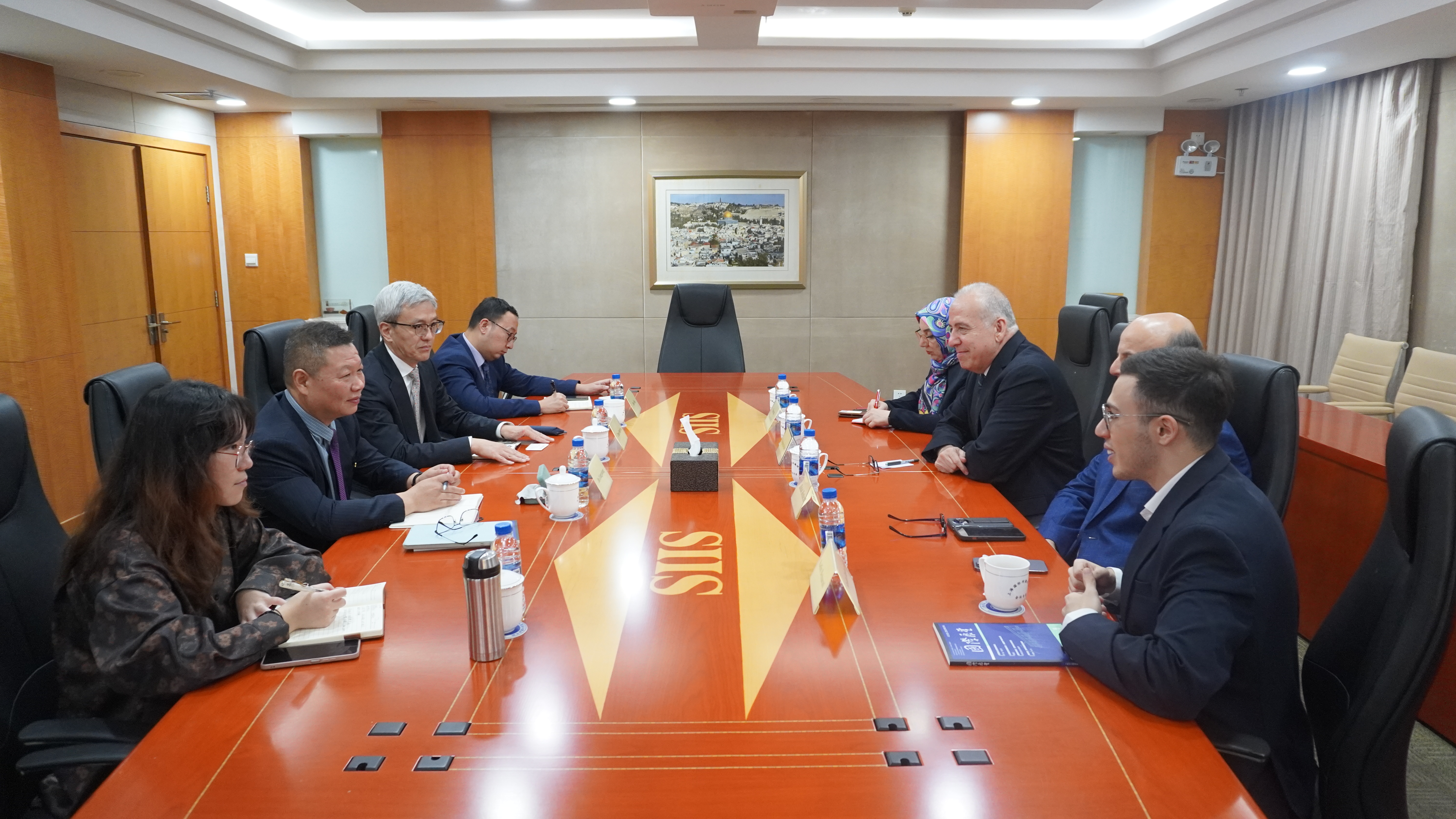 9月23日伊朗—中国工商会会长哈里里一行来访我院.JPG