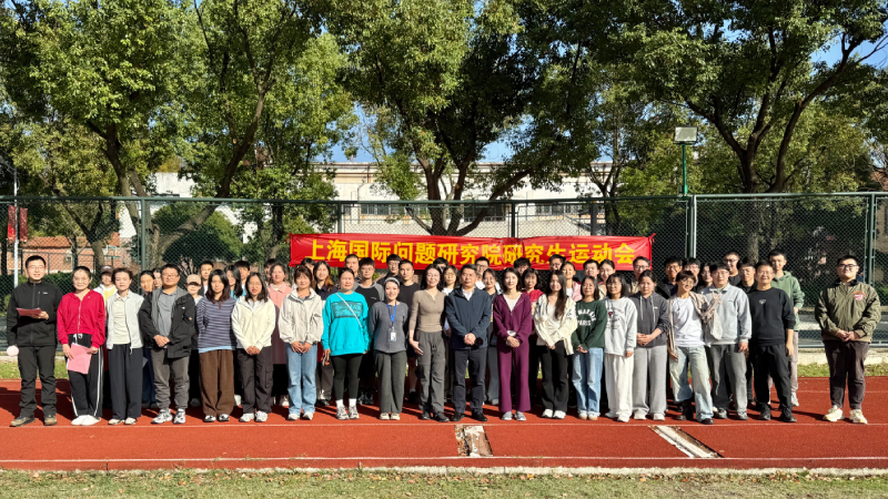 1. 横幅下合影.png 1. 横幅下合影.png