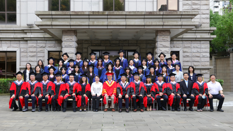 12.毕业合影.png 12.毕业合影.png